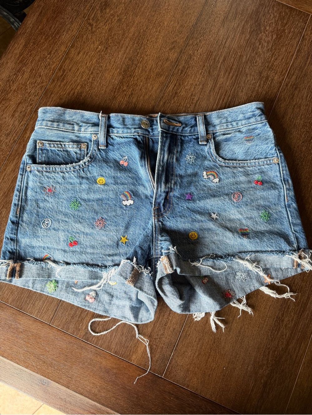 Embroidered Light Blue Denim Shorts - Casual Summer Style